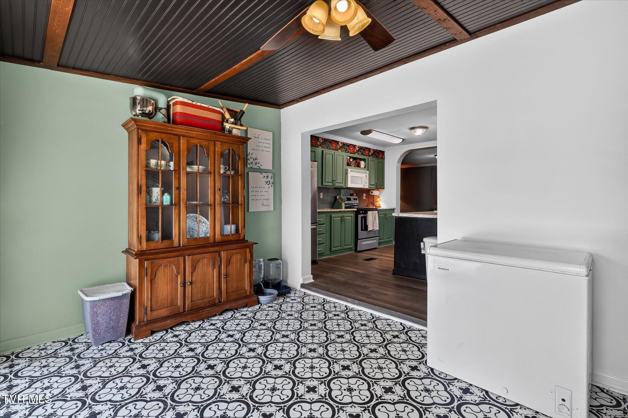 725 Shakerag Road Greeneville, TN 37743 - Photo 11 of 48 13-725-Shakerag-Rd-Greeneville-WindowSti
