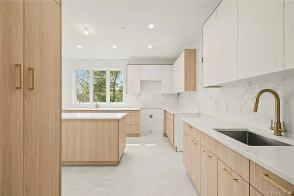 $1,599,000 | 5 Mirror Lake Road, Unit 202, Spring Valley, NY 10977