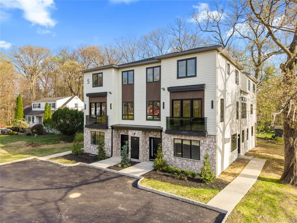 $1,599,000 | 5 Mirror Lake Road, Unit 202, Spring Valley, NY 10977