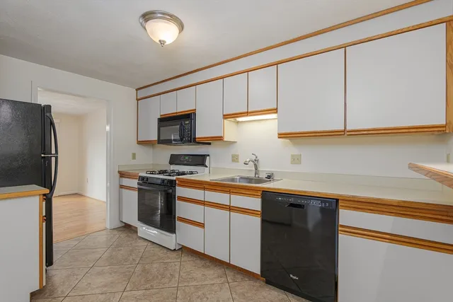 $2,500 | 13 Iris Way, Unit 21, Haverhill, MA 01830