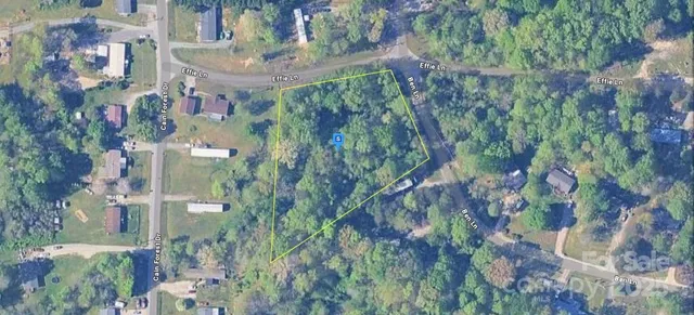 a view of entryway with a lot of plants and trees all around