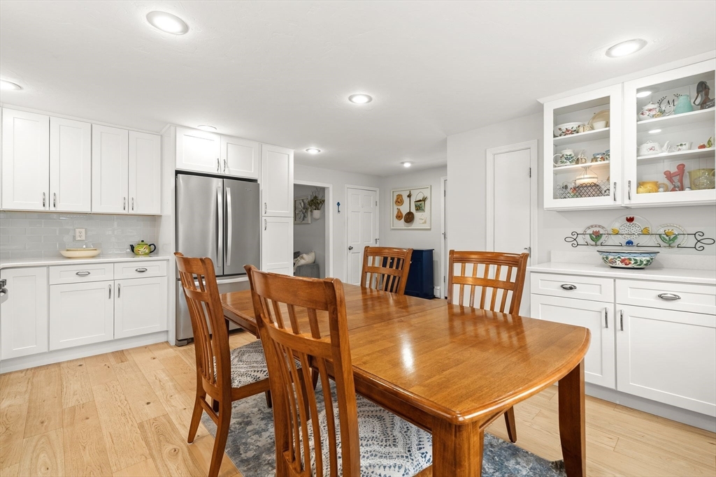 19 Overlook Road Holbrook, MA 02343 - Photo 14 of 42 a dining room with furniture and window