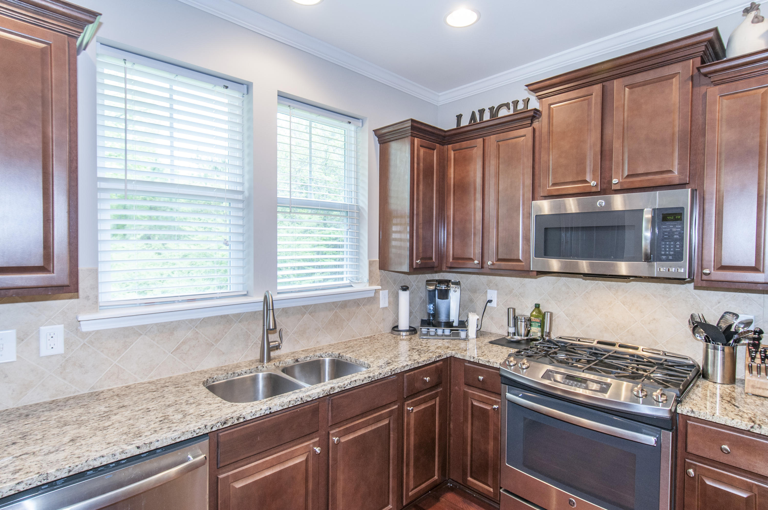 1213 Dingle Road Mount Pleasant, SC 29466 - Photo 12 of 31 gas range