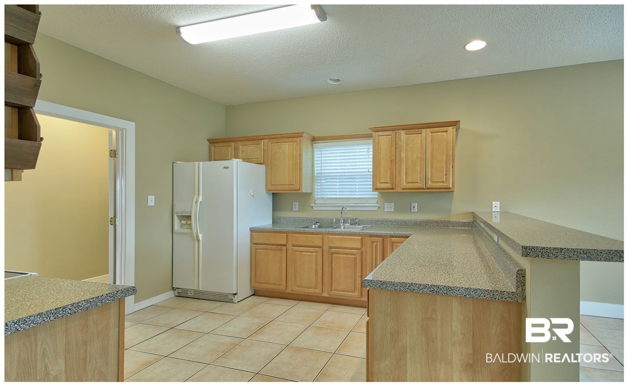 17775 East View Loop Foley, AL 36535 - Photo 14 of 26 Kitchen