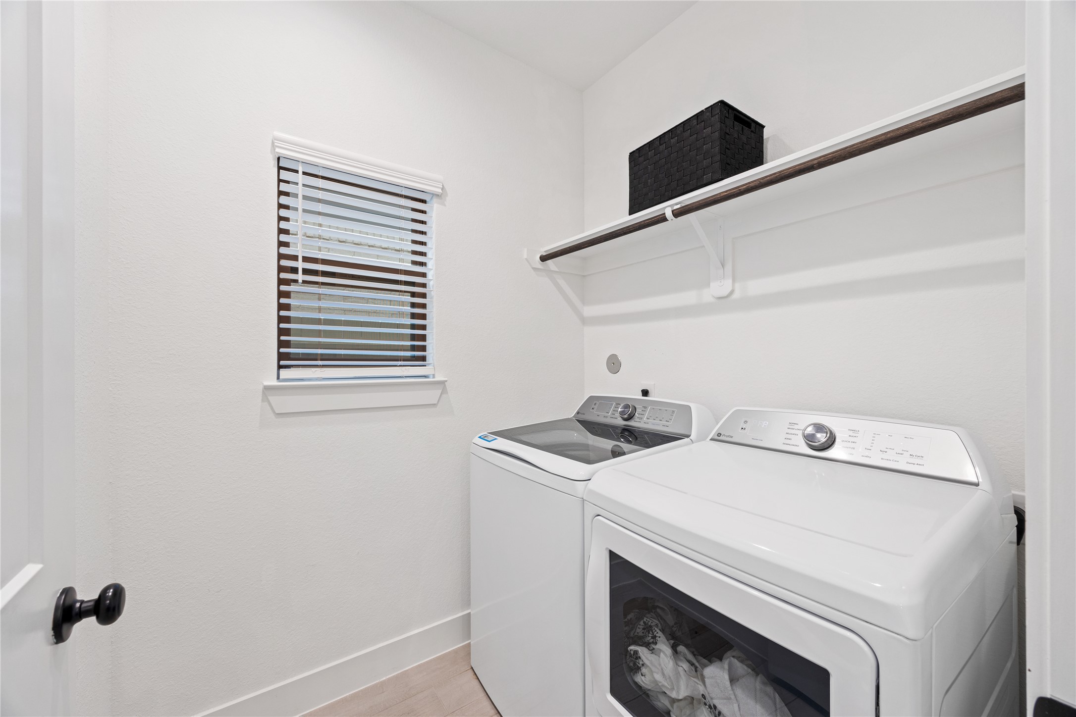 10636 Wild Chives Conroe, TX 77385 - Photo 13 of 29 a utility room with dryer and washer
