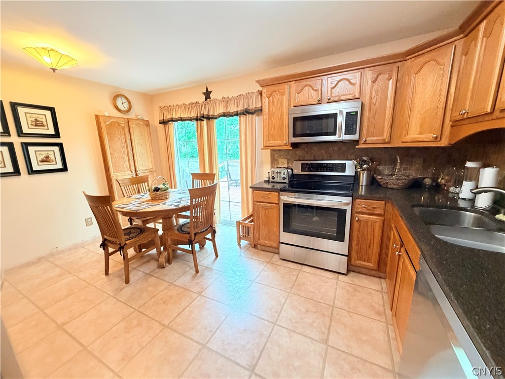 3 Perimeter Road Whitestown, NY 13492 - Photo 14 of 50