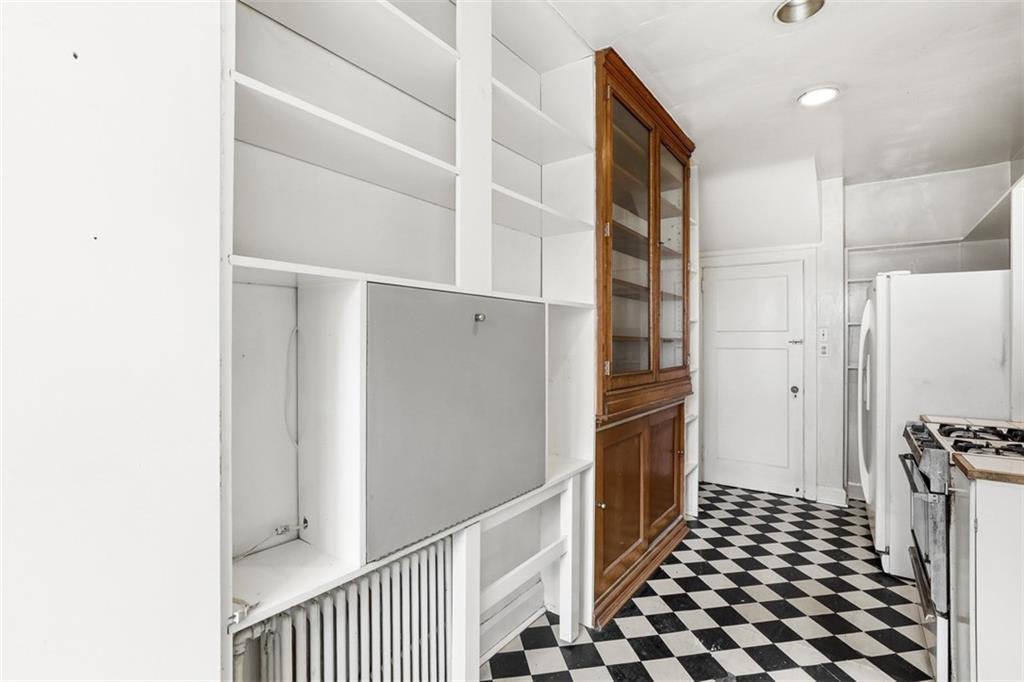 5928 Kentucky Avenue Pittsburgh, PA 15232 - Photo 18 of 40 a view of a hallway