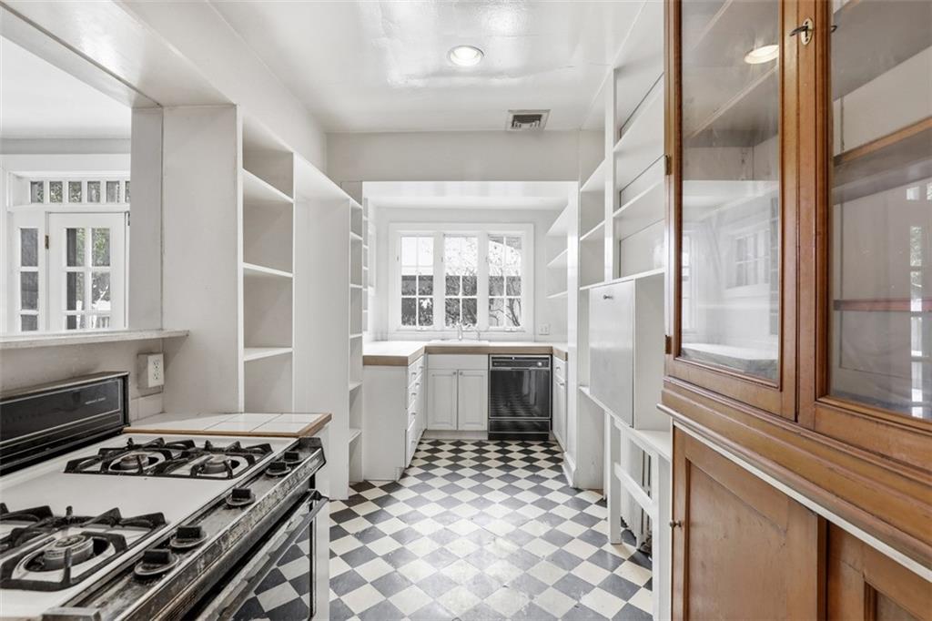5928 Kentucky Avenue Pittsburgh, PA 15232 - Photo 19 of 40 a kitchen with a stove a sink and a refrigerator