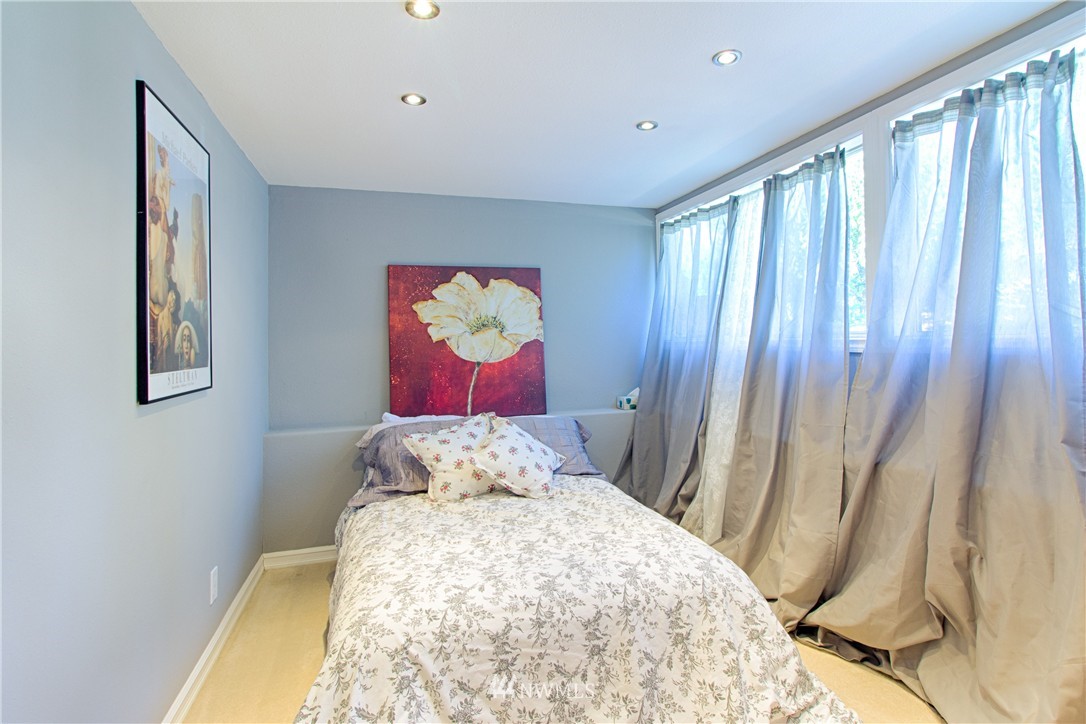4425 Northeast 17th Street Renton, WA 98059 - Photo 14 of 23