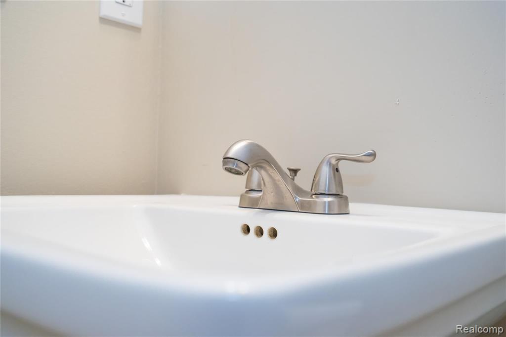 42278 Hanford Road Canton, MI 48187 - Photo 55 of 79