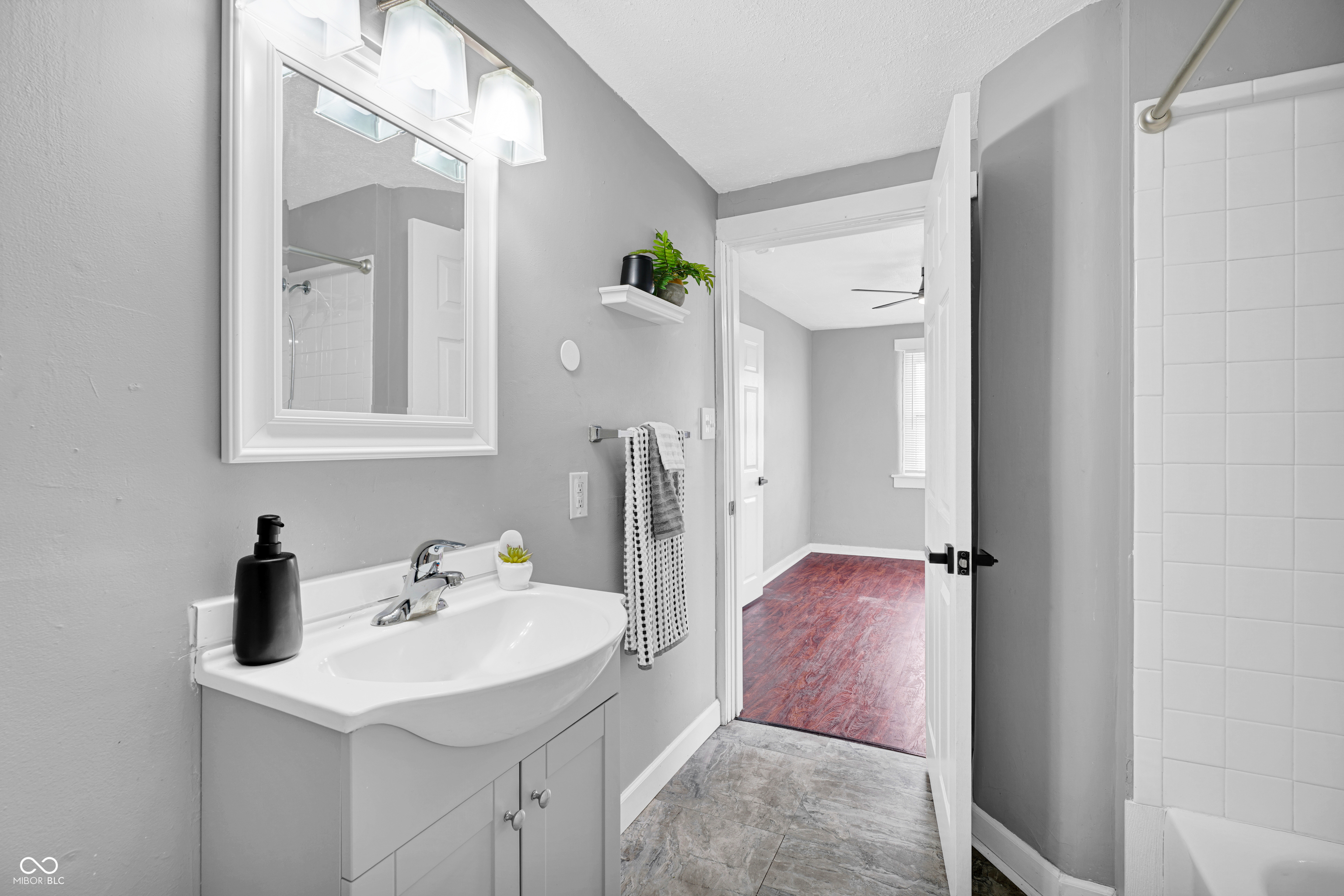 303 Hope Avenue Columbus, IN 47201 - Photo 11 of 25