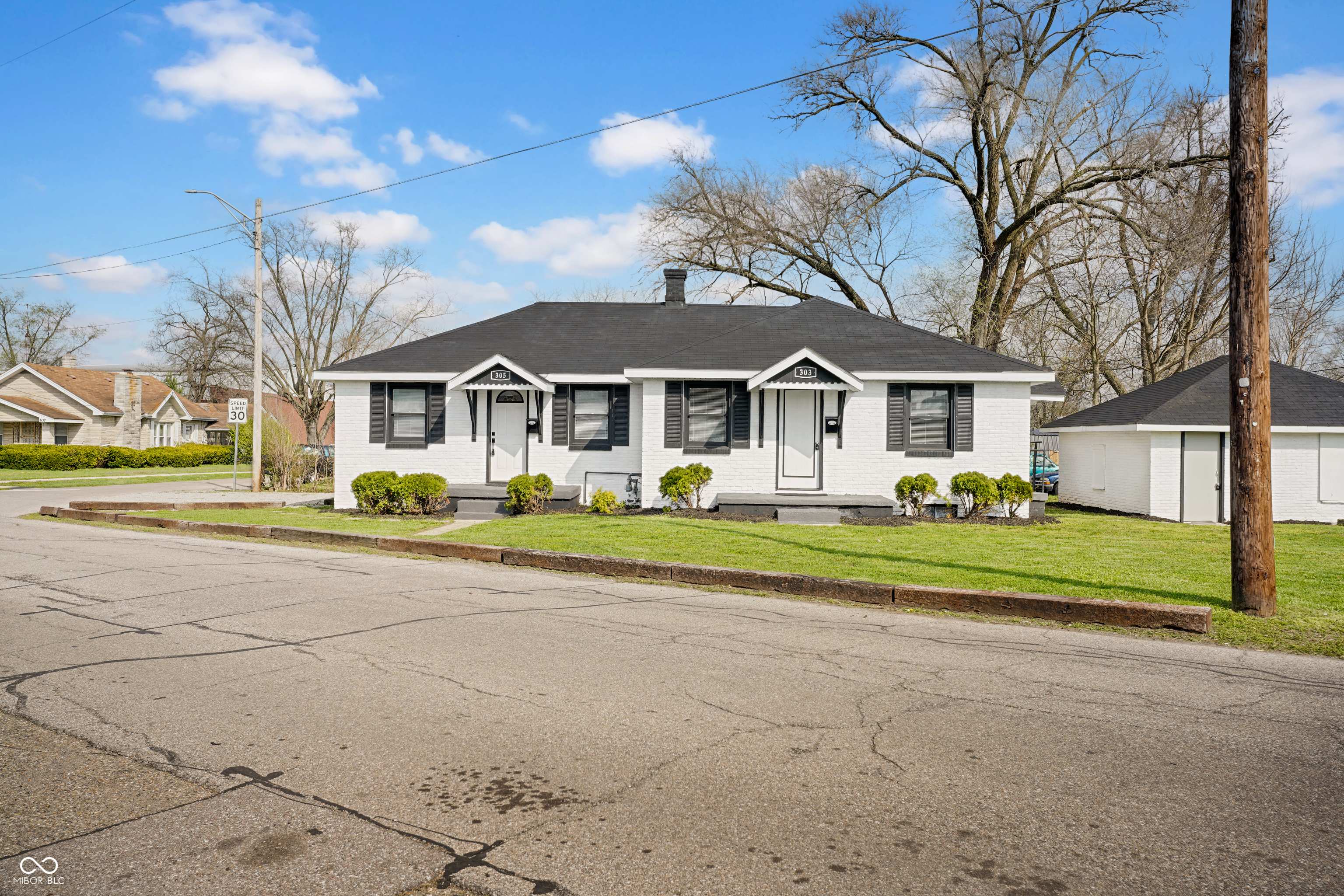 303 Hope Avenue Columbus, IN 47201 - Photo 2 of 25