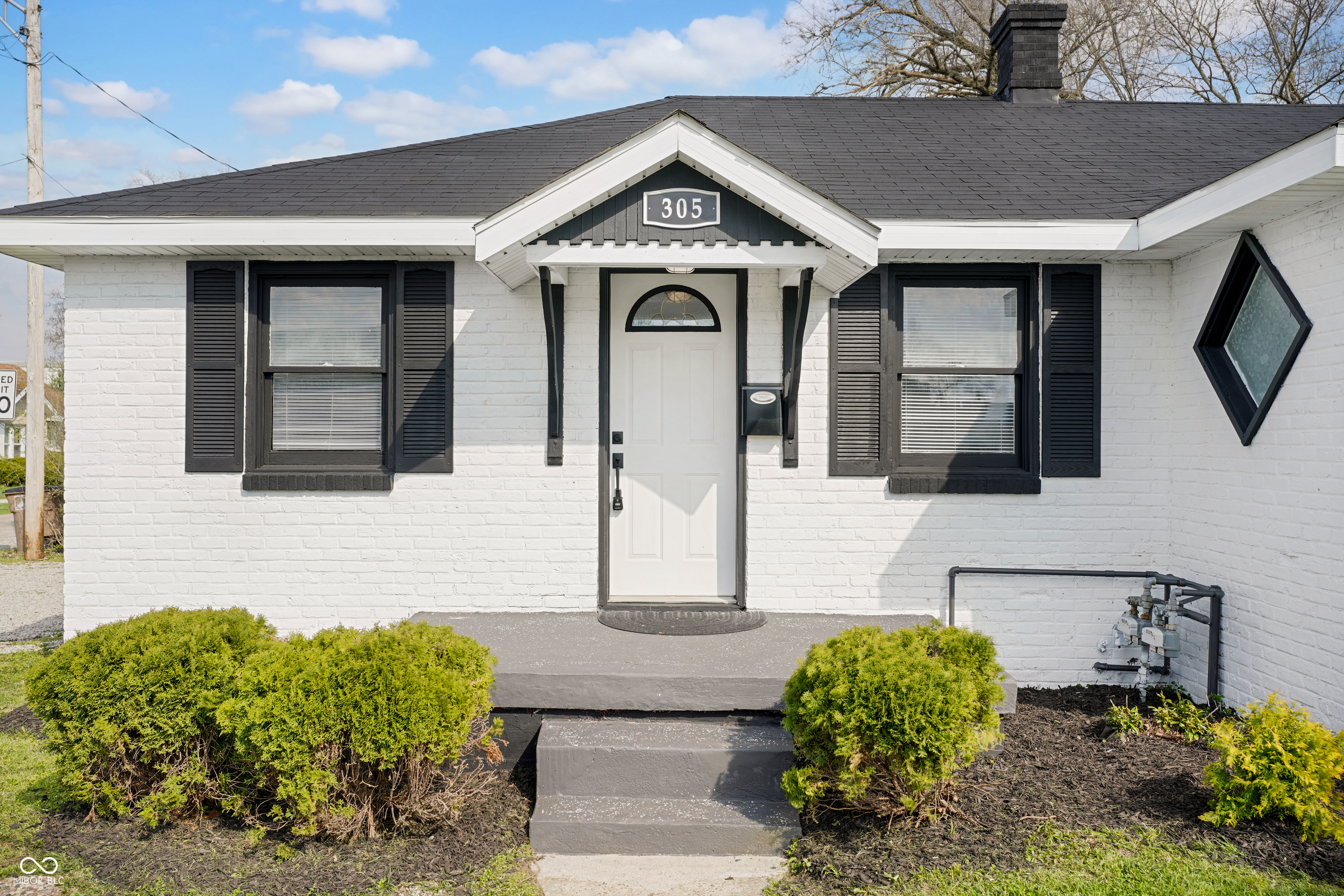 303 Hope Avenue Columbus, IN 47201 - Photo 3 of 25