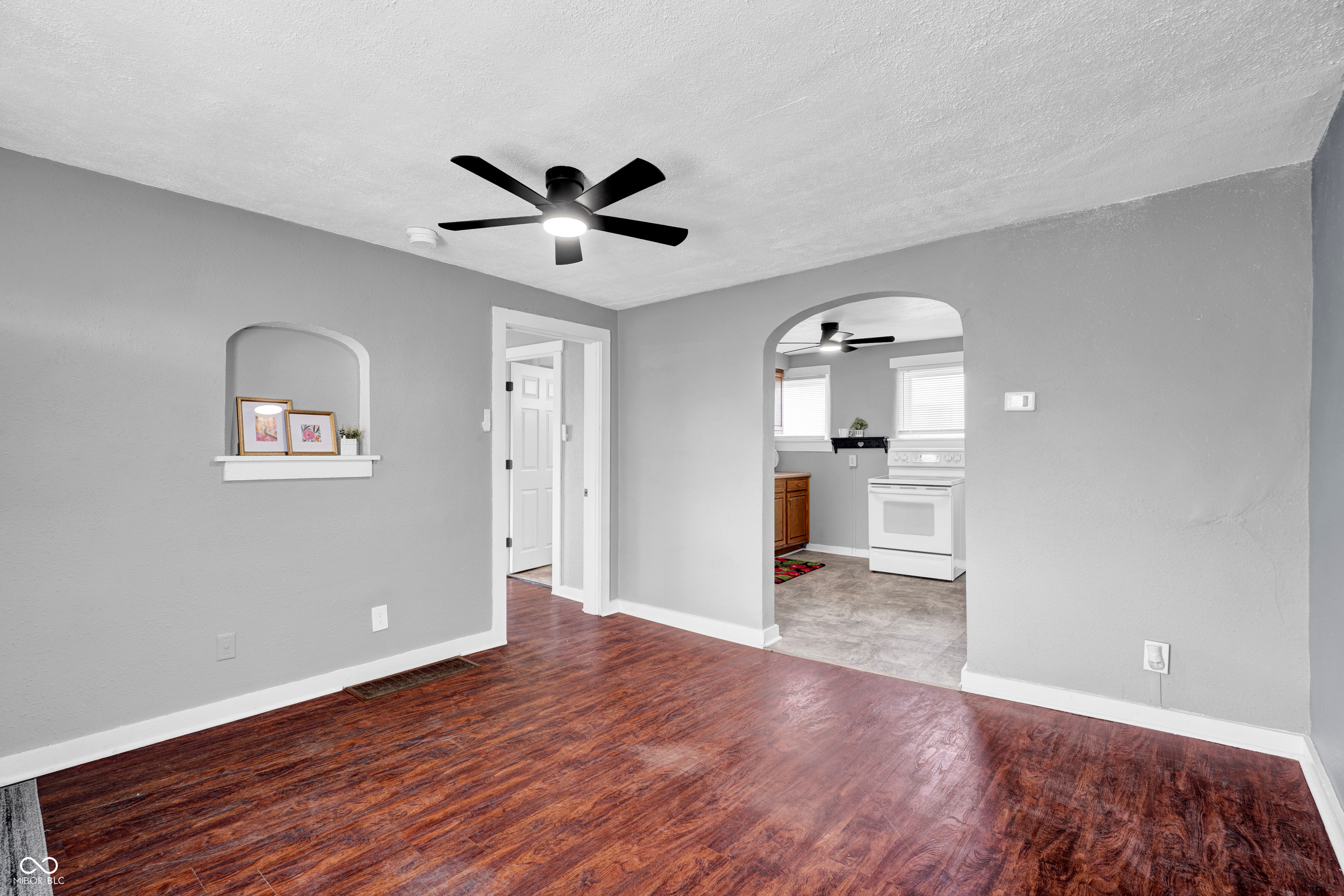 303 Hope Avenue Columbus, IN 47201 - Photo 5 of 25