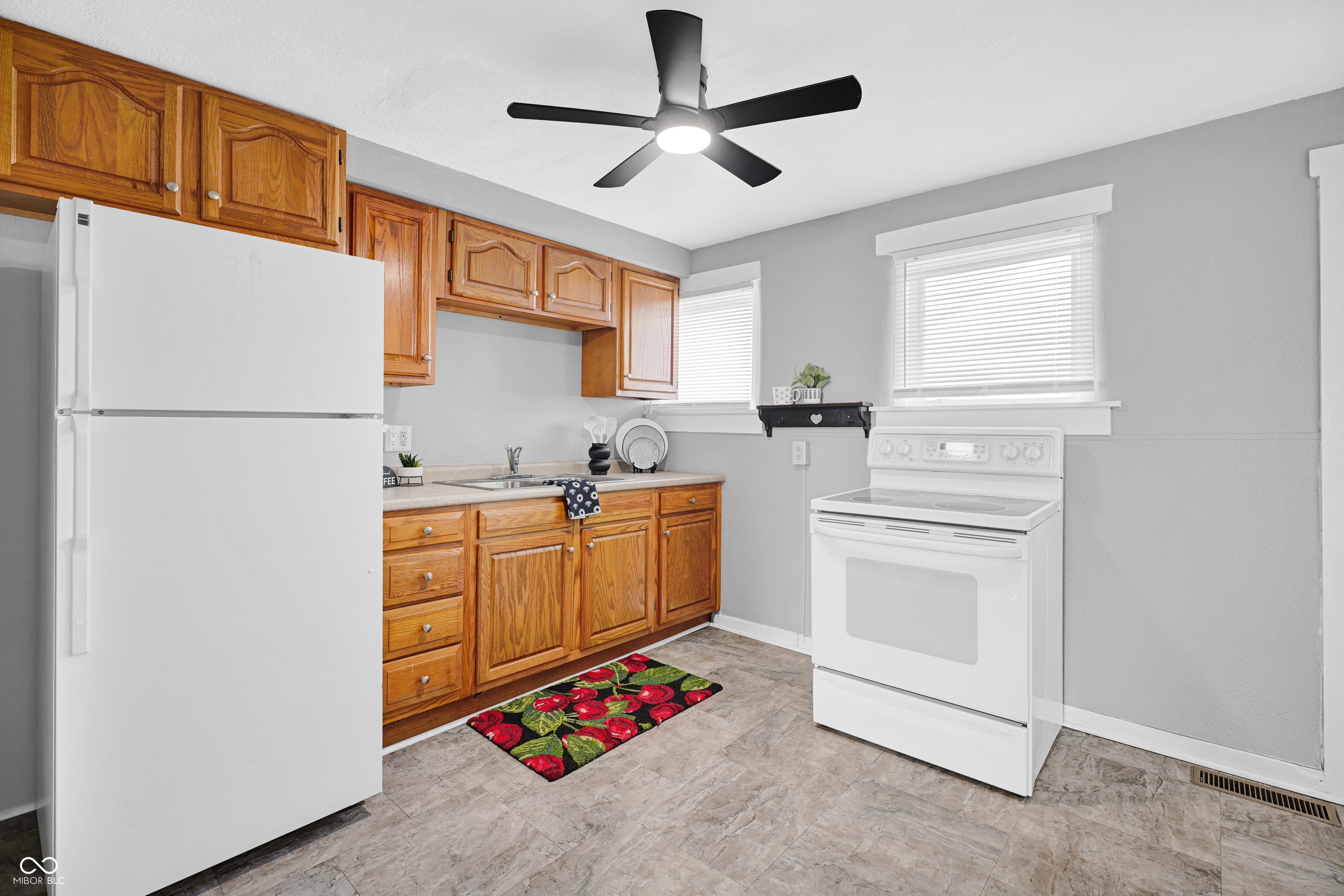 303 Hope Avenue Columbus, IN 47201 - Photo 6 of 25
