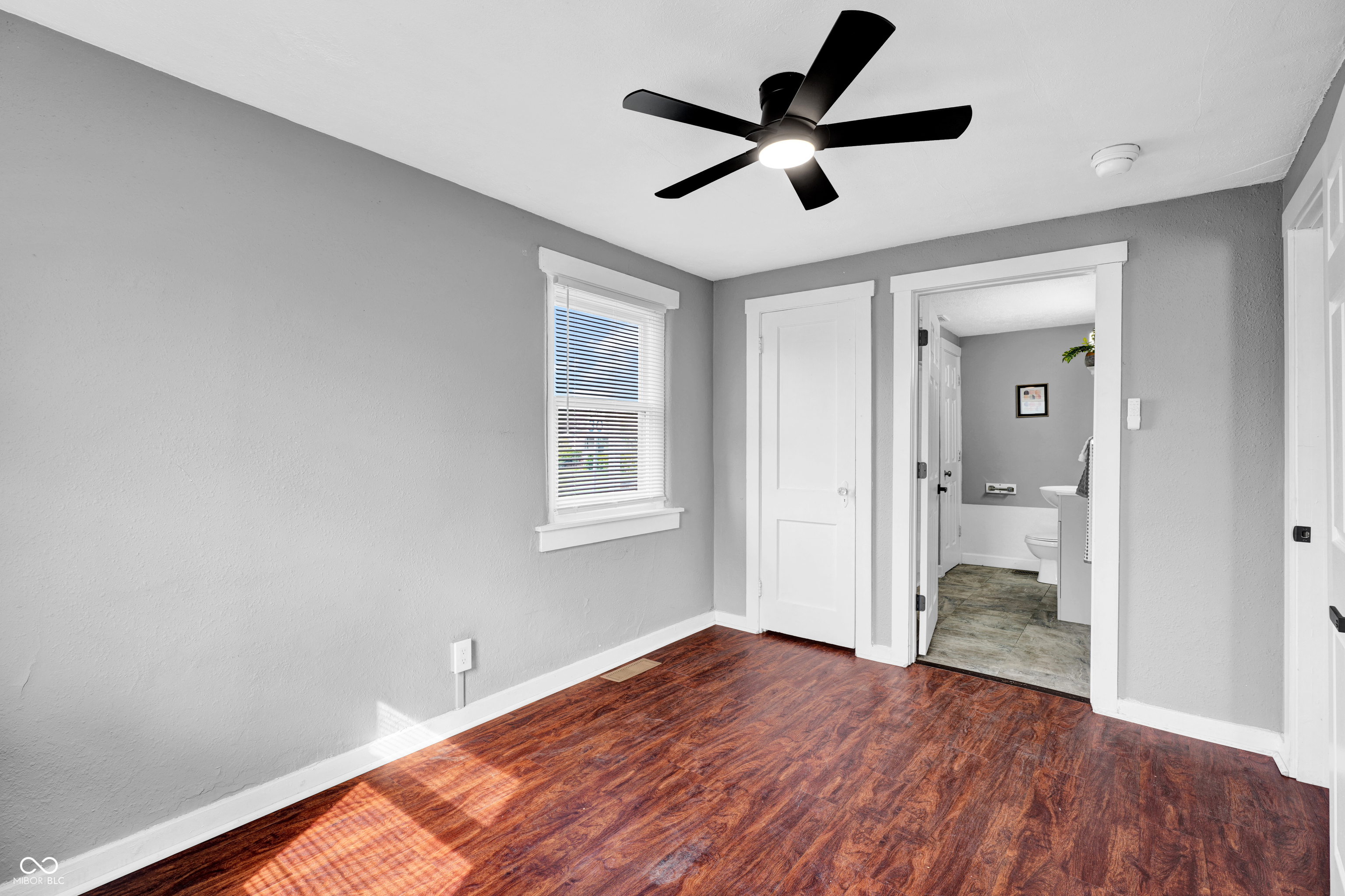 303 Hope Avenue Columbus, IN 47201 - Photo 9 of 25