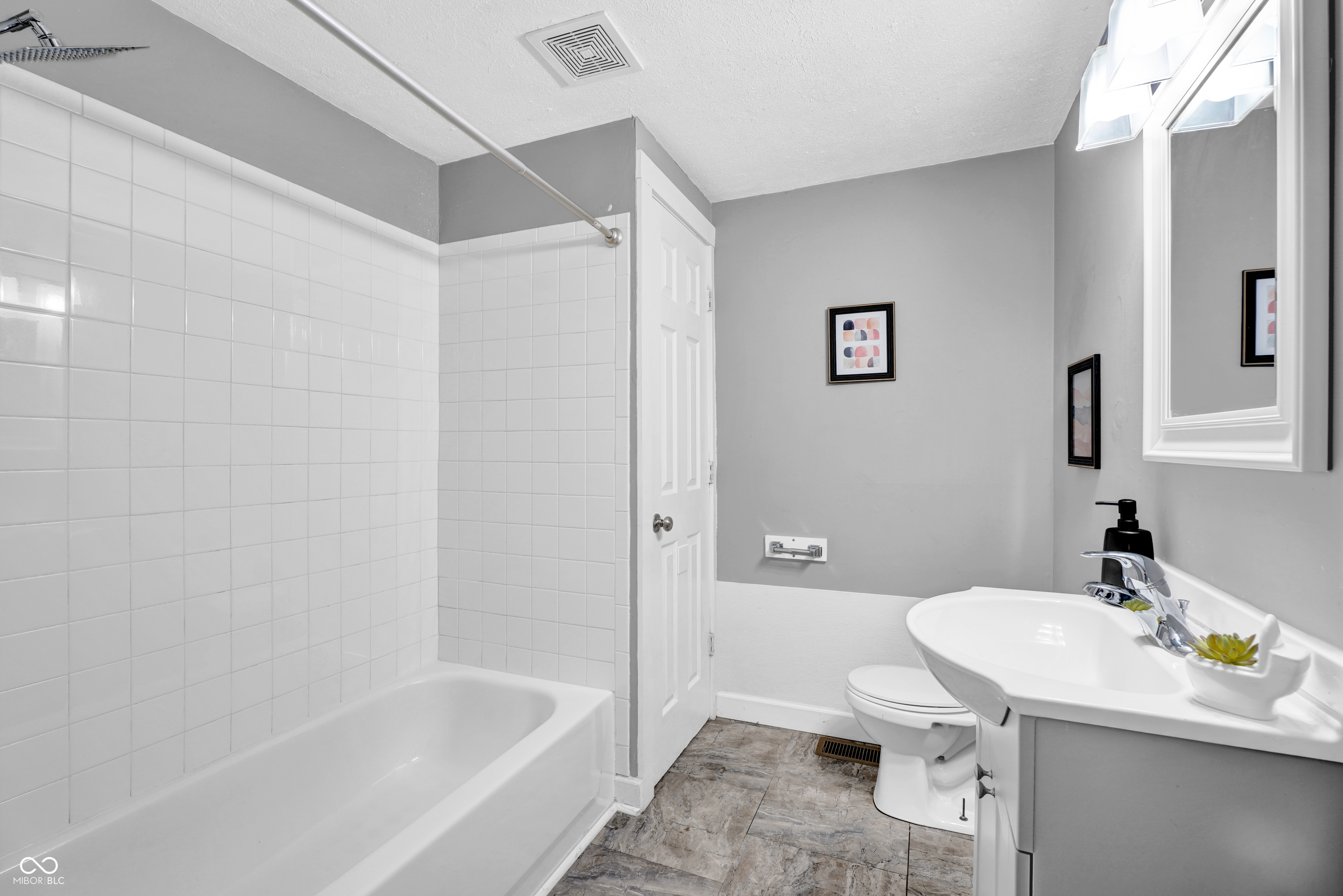 303 Hope Avenue Columbus, IN 47201 - Photo 10 of 25