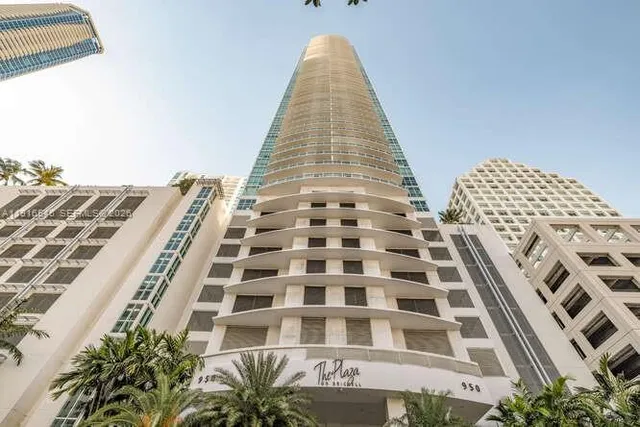 $4,600 | 950 Brickell Bay Drive, Unit 1404, Miami, FL 33131