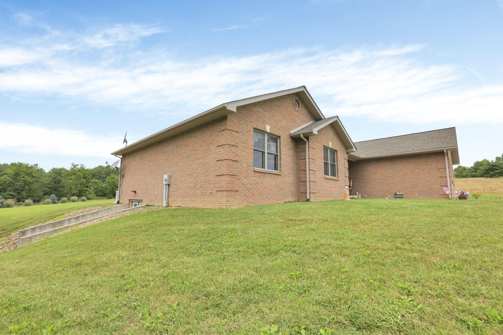 3982 Green Road Northeast Somerset, OH 43783 - Photo 4 of 57 6-web-or-mls-0V3A1872