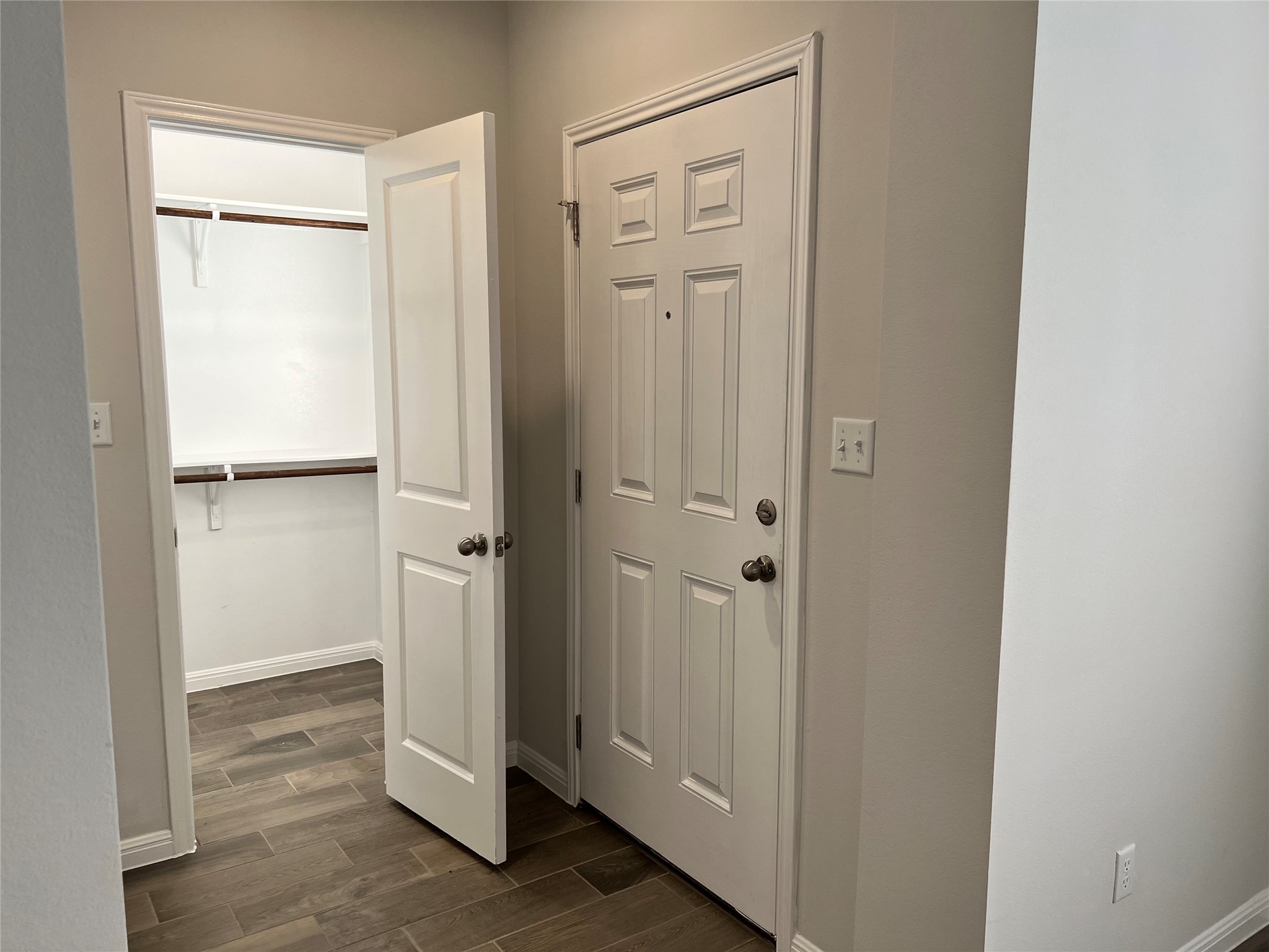 140 Pentro Path Georgetown, TX 78626 - Photo 4 of 37 A welcoming entry featuring rich wood-look tile flooring.