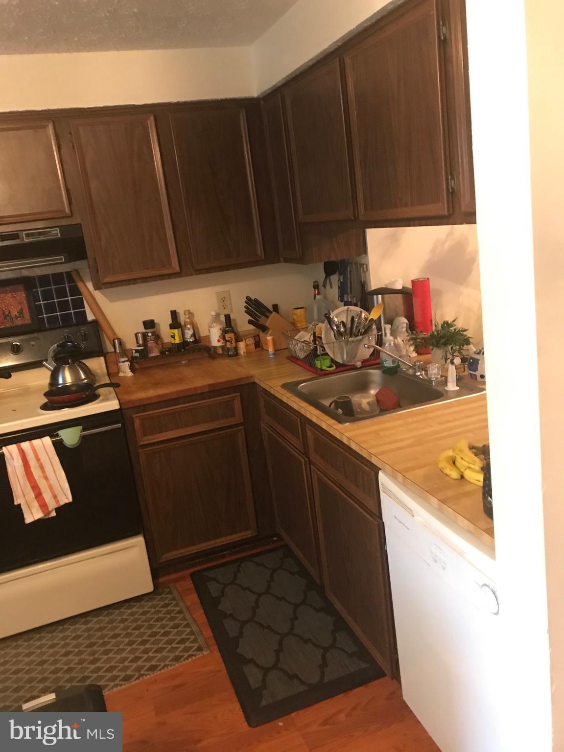 8320 Brookvale Court Springfield, VA 22153 - Photo 5 of 43 Kitchen