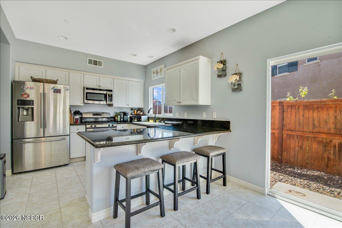 2212 Meridian Way Lompoc, CA 93436 - Photo 5 of 29 5 dinning