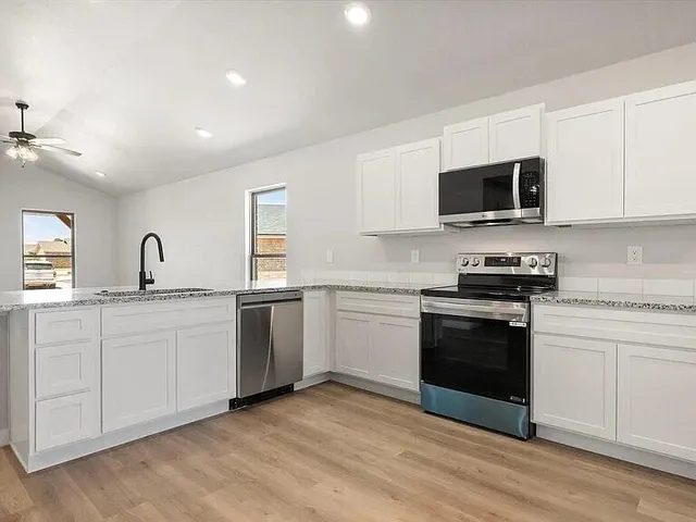 $2,095 | 2304 Abbeville Avenue, Wolfforth, TX 79382