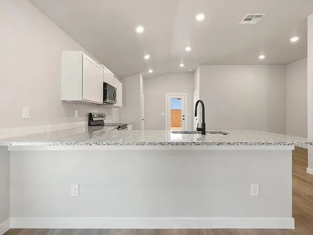 $2,095 | 2304 Abbeville Avenue, Wolfforth, TX 79382