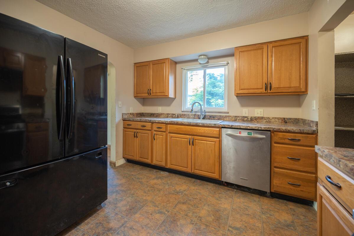 631 Crescent Road Columbus, OH 43204 - Photo 17 of 40 Kitchen