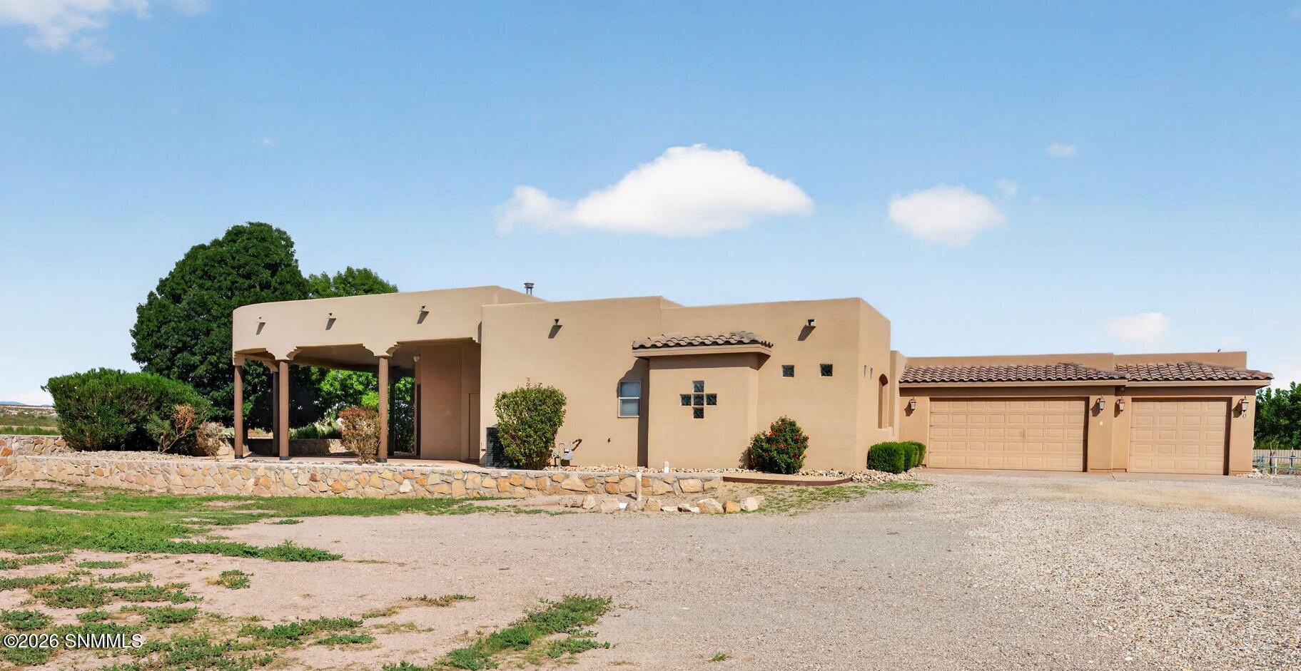240 Providence Road Las Cruces, NM 88007 - Photo 1 of 71 Front