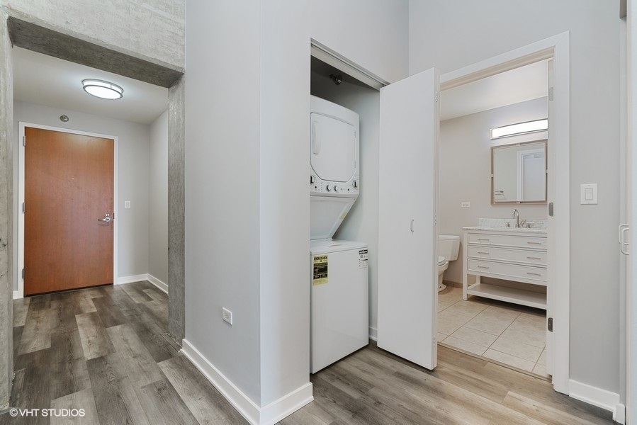 235 West Van Buren Street, Unit 4409 Chicago, IL 60607 - Photo 14 of 26 a view of entryway with wooden floor