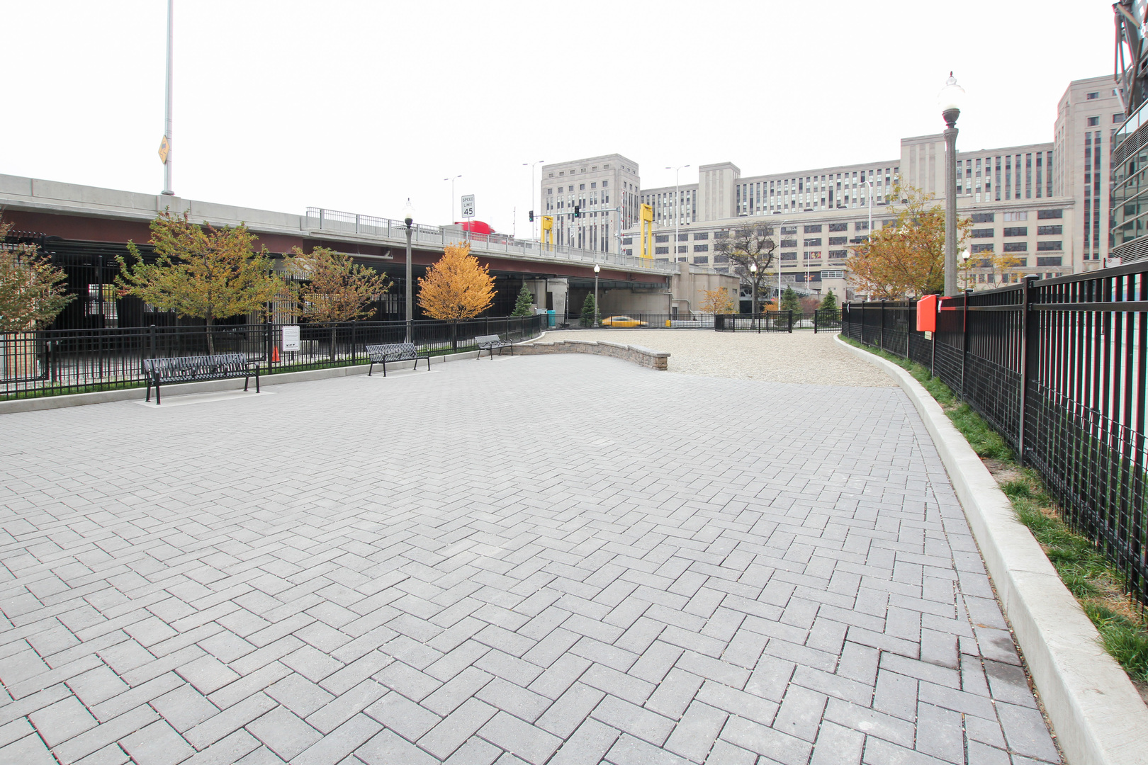 235 West Van Buren Street, Unit 4409 Chicago, IL 60607 - Photo 20 of 26 a view of a terrace