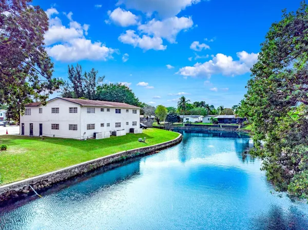 $1,573 | 371 Sunshine Drive, Unit H2, Coconut Creek, FL 33066