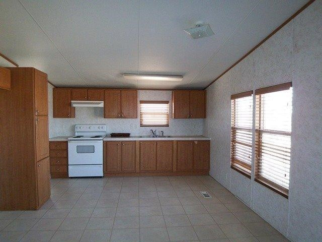 2730 Belvedere Road Levelland, TX 79336 - Photo 4 of 10 Kitchen and Dining