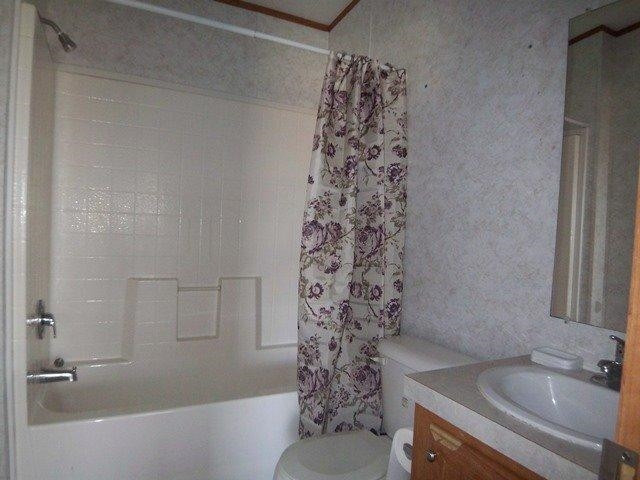 2730 Belvedere Road Levelland, TX 79336 - Photo 8 of 10 Front Bath