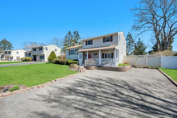 $589,000 | 11 Biscayne Drive, Selden, NY 11784