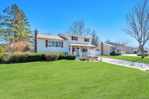 $589,000 | 11 Biscayne Drive, Selden, NY 11784