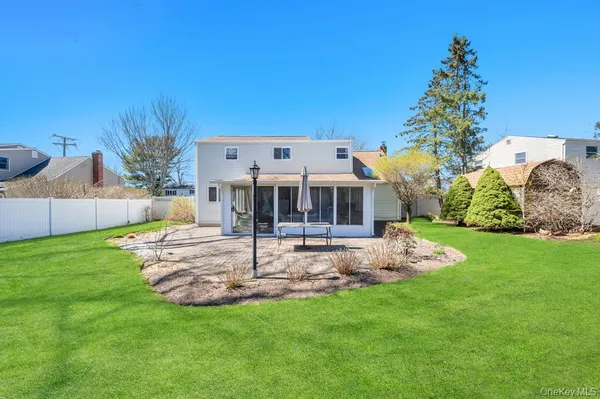 $589,000 | 11 Biscayne Drive, Selden, NY 11784