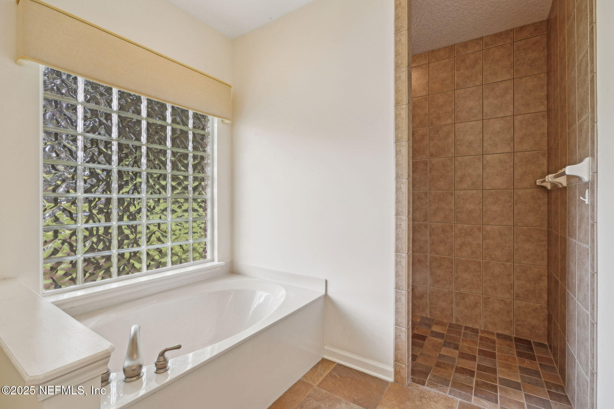 5802 Manning Cemetery Road Jacksonville, FL 32234 - Photo 34 of 117 Tub & Shower