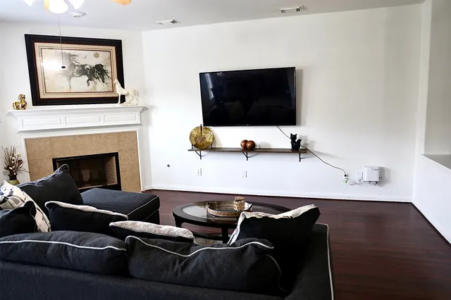 $4,500 | 6426 Star Shadow Lane, Houston, TX 77066