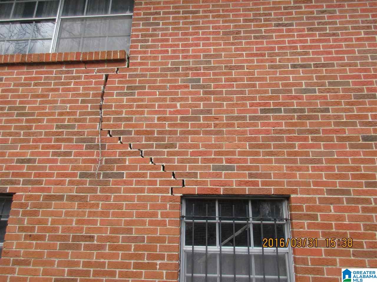 704 Goldwire Way Southwest Birmingham, AL 35211 - Photo 3 of 9