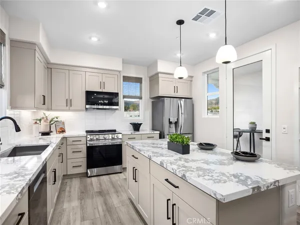 $720,990 | 733 East Rte 66, Glendora, CA 91740