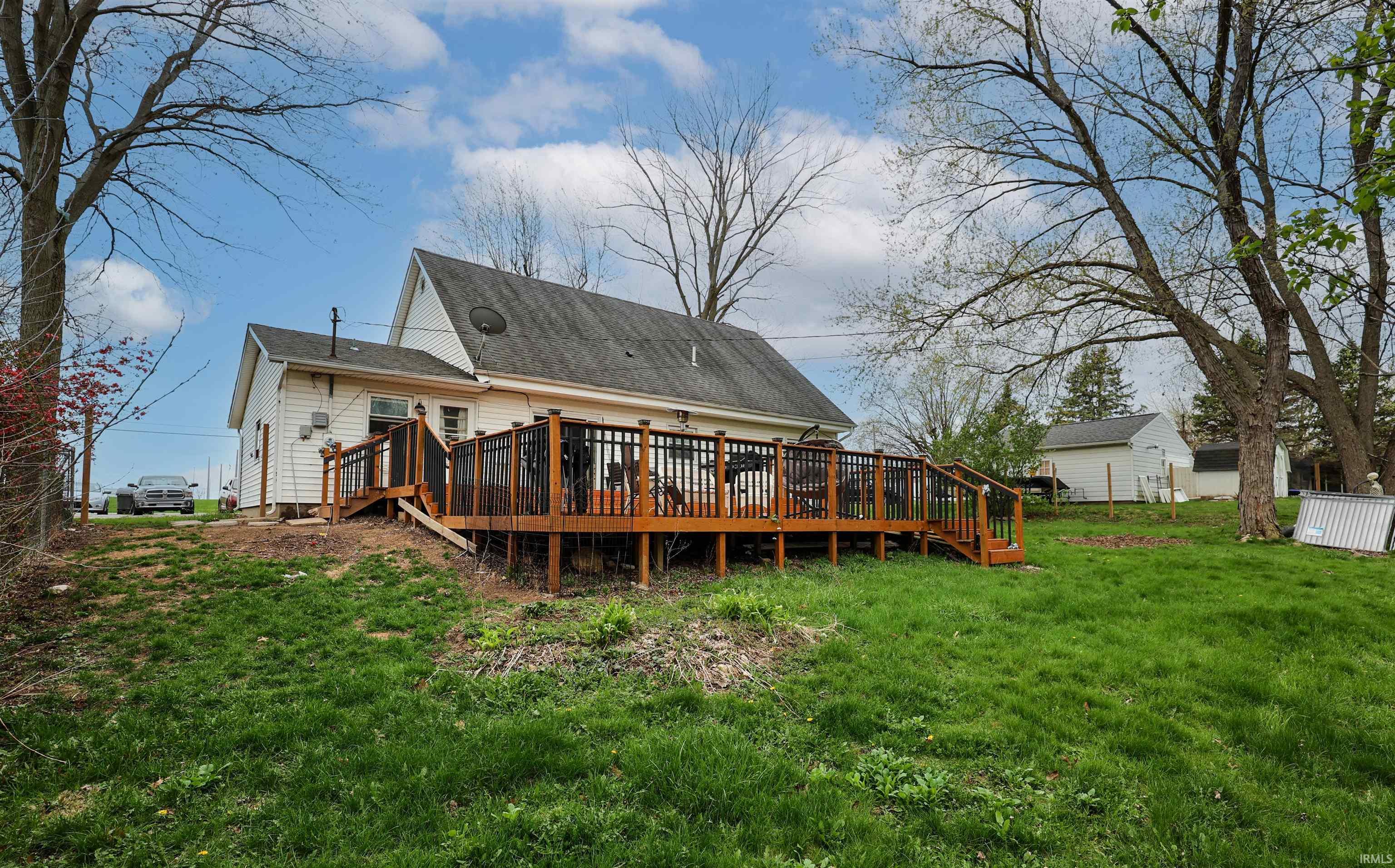 428 Drake Road Kendallville, IN 46755 - Photo 2 of 34