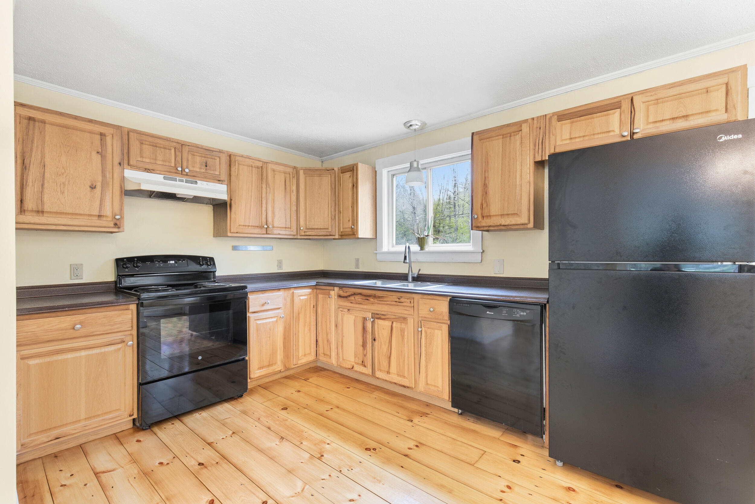 450 Richville Road Standish, ME 04084 - Photo 15 of 38 kitchen