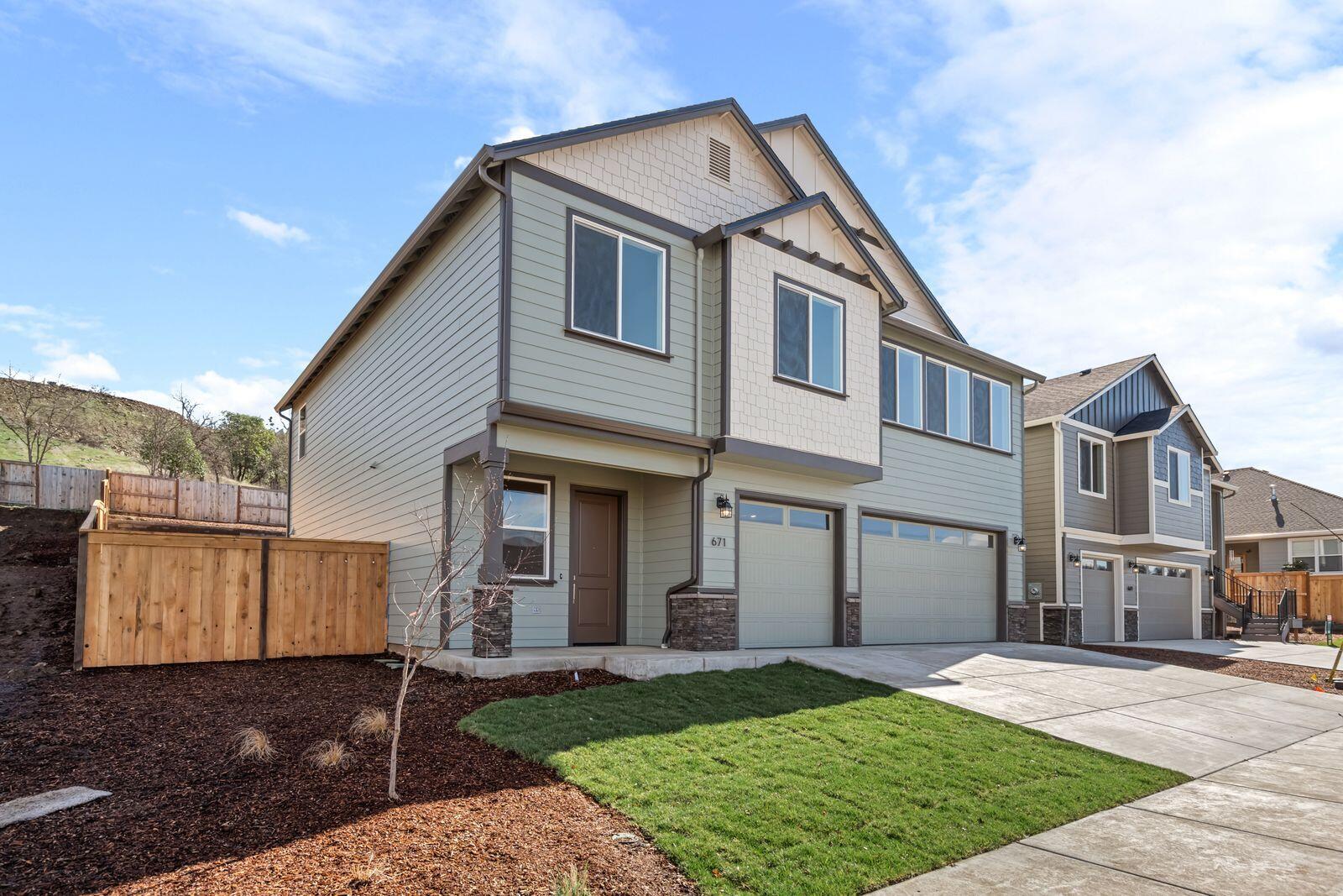 671 Old Waverly Way, Unit 21 Eagle Point, OR 97524 - Photo 3 of 28 2