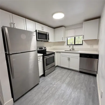 $1,895 | 1125 South Flagler Avenue, Unit 520, Pompano Beach, FL 33060