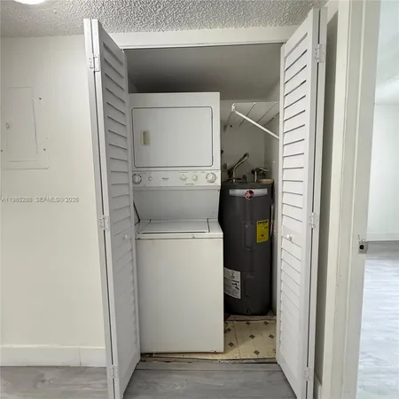 $1,895 | 1125 South Flagler Avenue, Unit 520, Pompano Beach, FL 33060