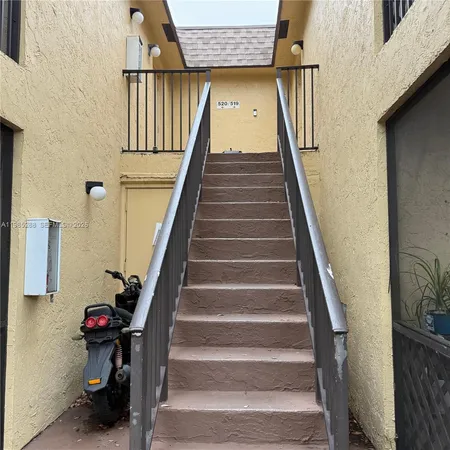 $1,895 | 1125 South Flagler Avenue, Unit 520, Pompano Beach, FL 33060