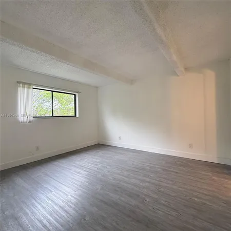 $1,895 | 1125 South Flagler Avenue, Unit 520, Pompano Beach, FL 33060