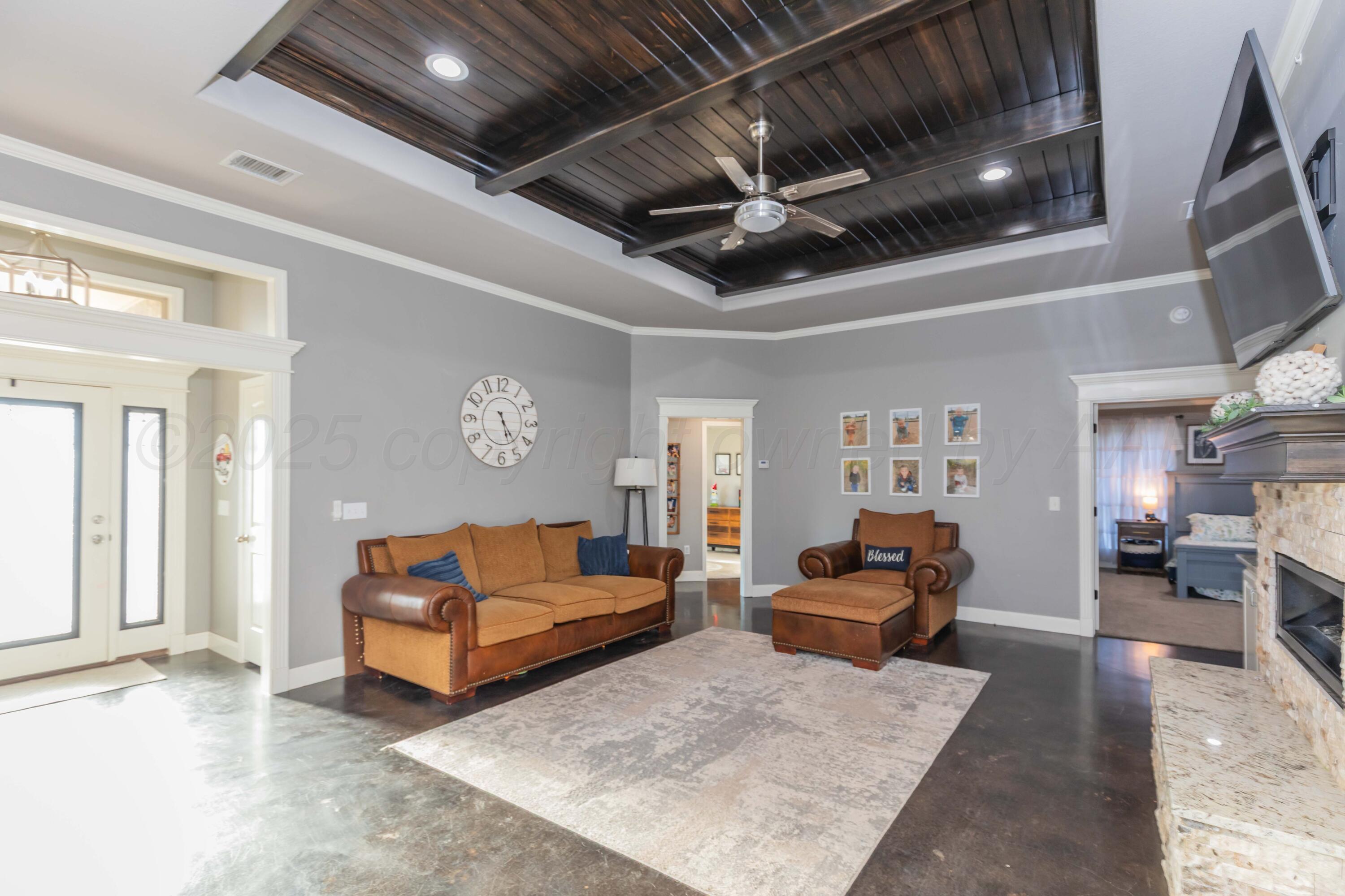 906 Red Deer White Deer, TX 79097 - Photo 6 of 52 LIVING ROOM VIEW 1